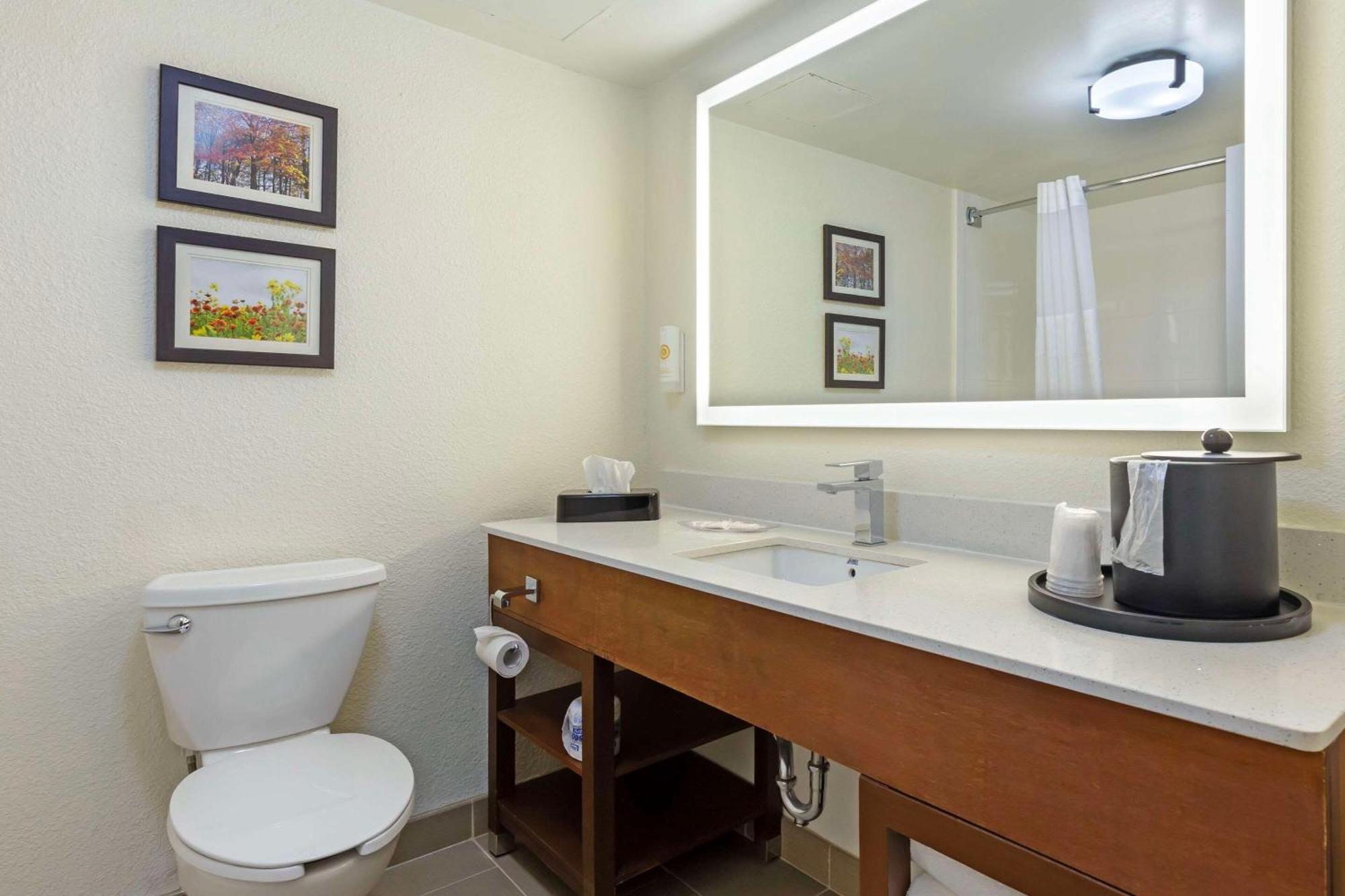 Comfort Suites Hanes Mall Winston-Salem Eksteriør billede