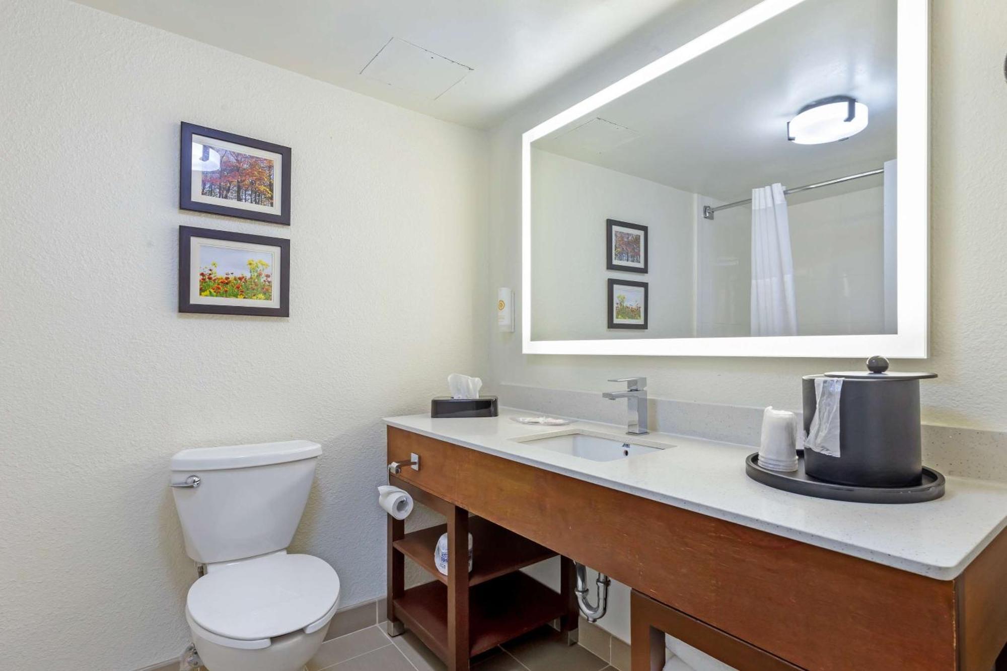Comfort Suites Hanes Mall Winston-Salem Eksteriør billede
